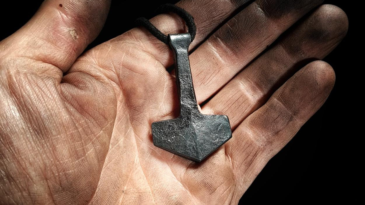 Thor's hammer pendant