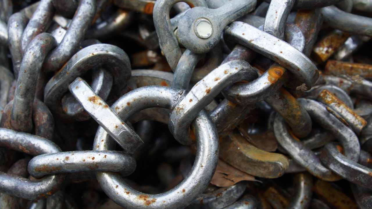 difference between iron and steel