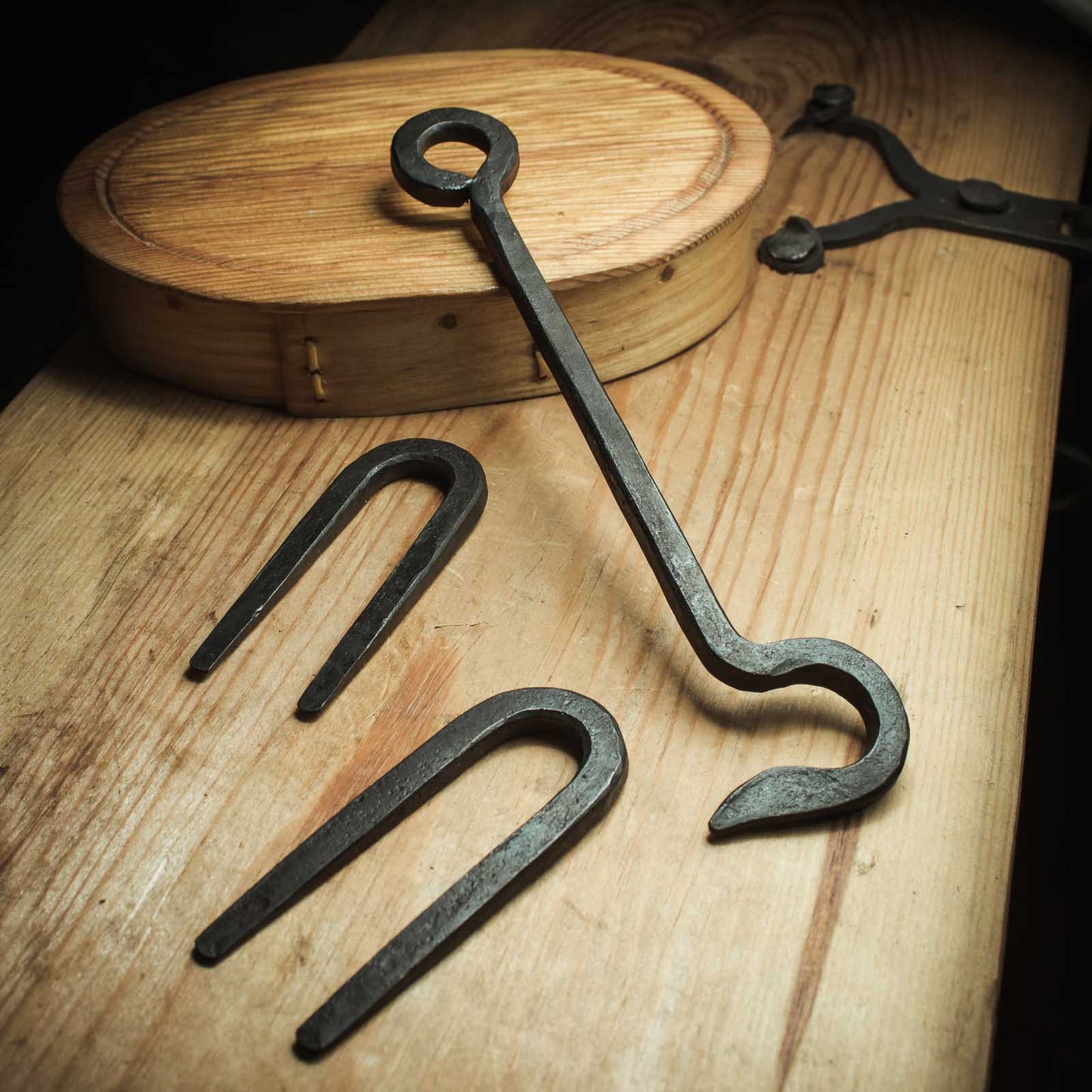 Traditional forged gate latch