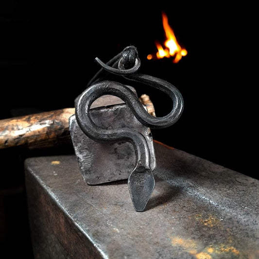 The Nidhögg serpent viking pendant (vers 1)