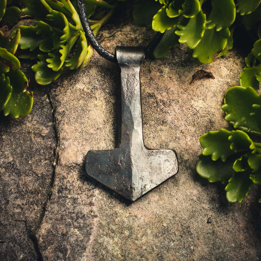 Thors Hammer Mjolnir pendant